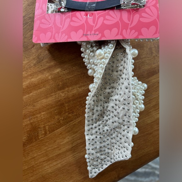 Sincerely Jules Viral Pearl Bow Hairclip
